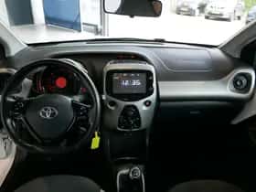 Toyota Aygo (2017) thumbnail 12