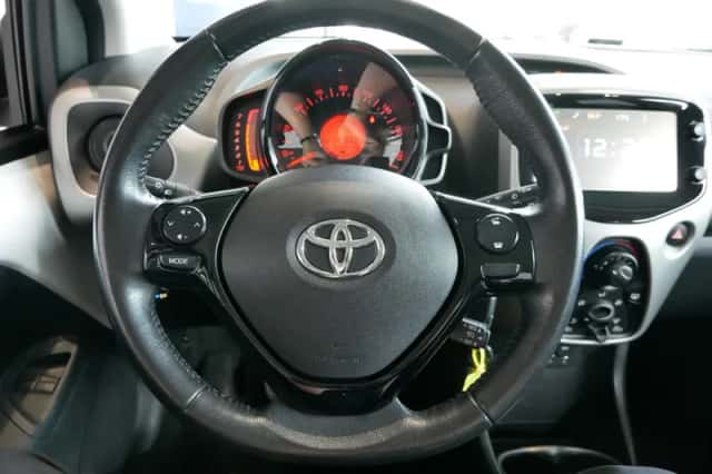 Toyota Aygo (2017) thumbnail 13