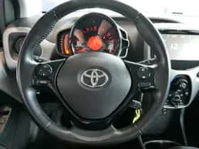 Toyota Aygo (2017) thumbnail 13