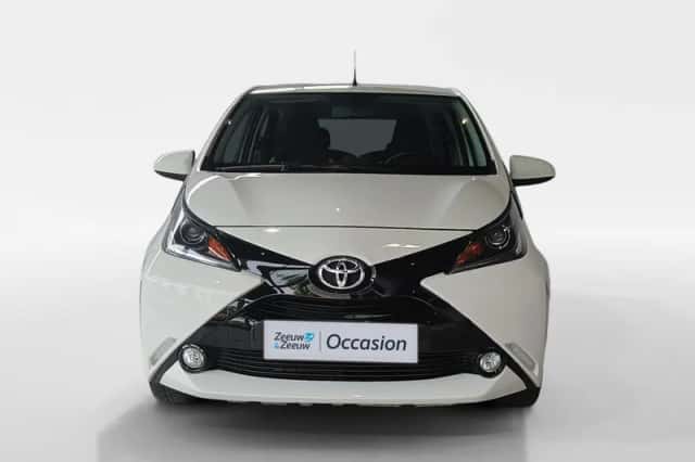 Toyota Aygo (2017) thumbnail 3