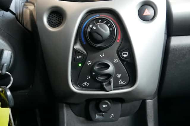 Toyota Aygo (2017) thumbnail 21