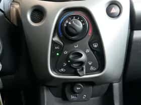 Toyota Aygo (2017) thumbnail 21