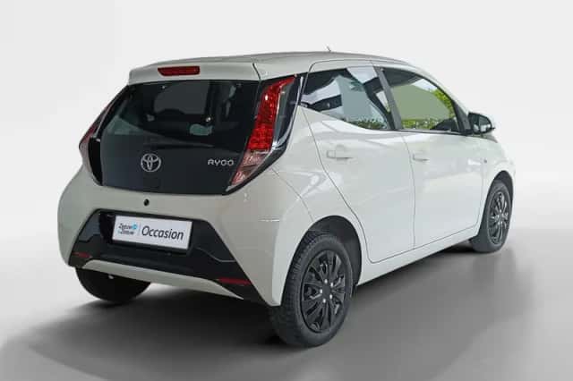 Toyota Aygo (2017) thumbnail 5