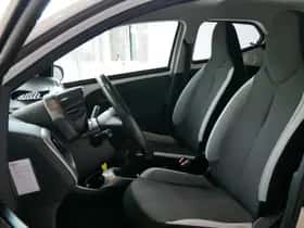 Toyota Aygo (2017) thumbnail 9