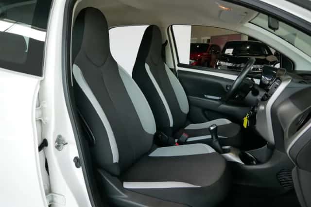 Toyota Aygo (2017) thumbnail 10