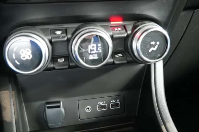 Renault Captur (2024) thumbnail 17