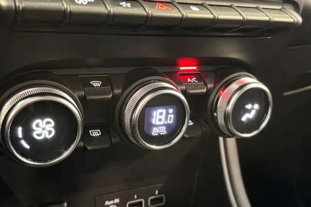 Renault Captur (2021) thumbnail 21