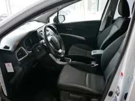 Suzuki S-Cross (2016) thumbnail 8
