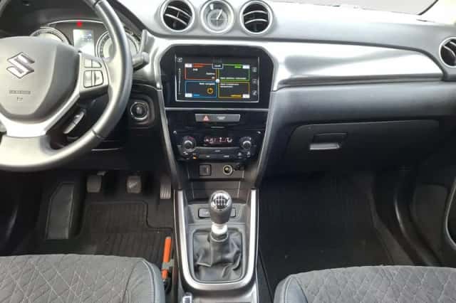 Suzuki Vitara (2023) thumbnail 13