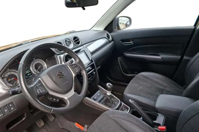 Suzuki Vitara (2023) thumbnail 9