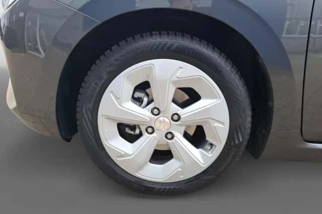 Suzuki Swift (2025) thumbnail 8