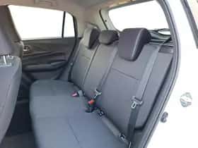 Suzuki Swift (2025) thumbnail 12