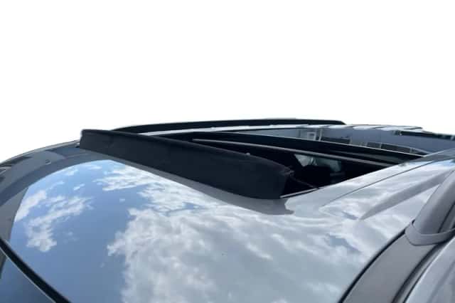 Ford Explorer (2022) thumbnail 2