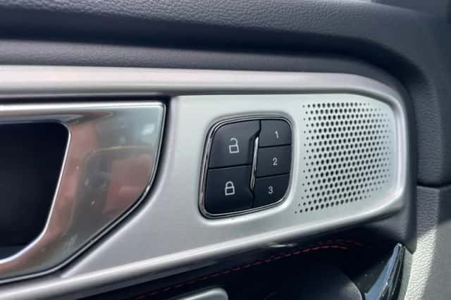 Ford Explorer (2022) thumbnail 16