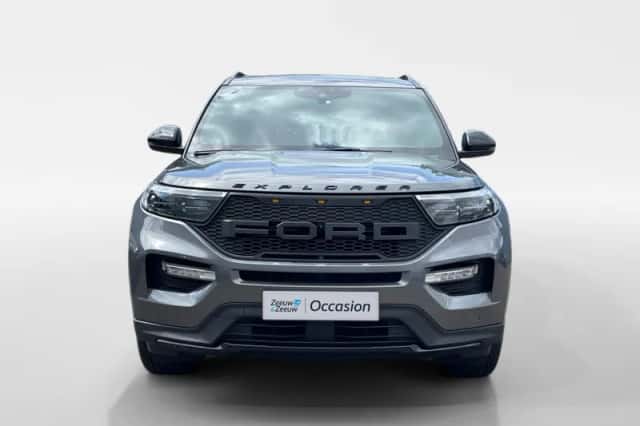 Ford Explorer (2022) thumbnail 3