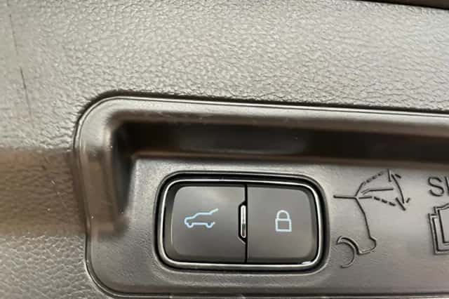 Ford Explorer (2022) thumbnail 29