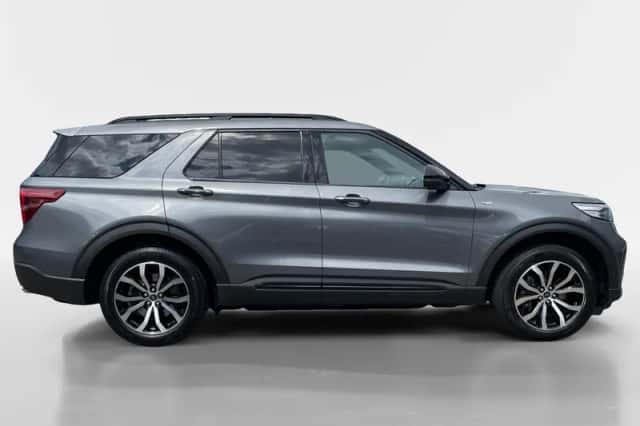 Ford Explorer (2022) thumbnail 5