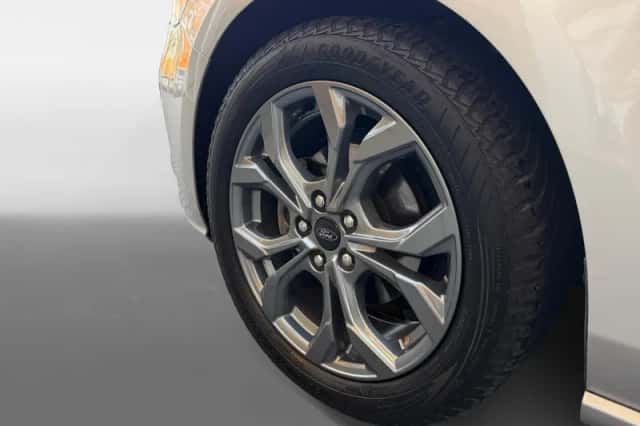 Ford Focus (2023) thumbnail 16