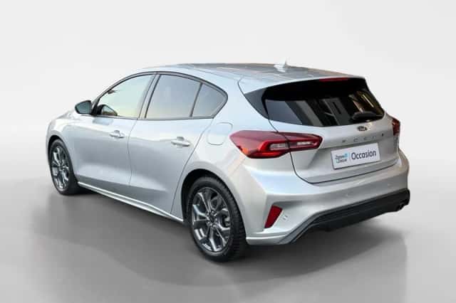 Ford Focus (2023) thumbnail 3