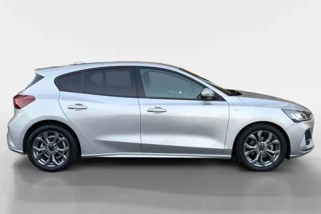 Ford Focus (2023) thumbnail 6