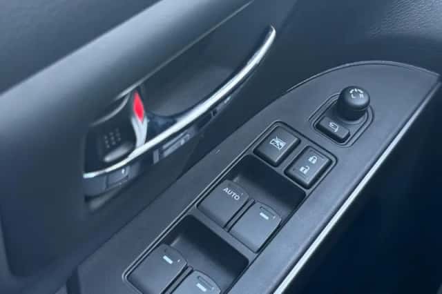 Suzuki S-Cross (2024) thumbnail 18