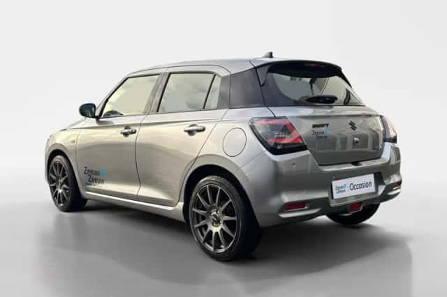 Suzuki Swift (2025) thumbnail 2
