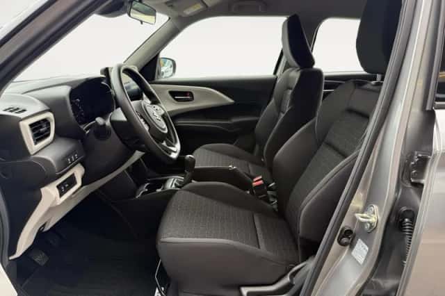 Suzuki Swift (2025) thumbnail 11