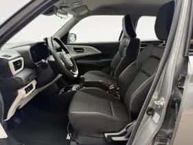 Suzuki Swift (2025) thumbnail 11