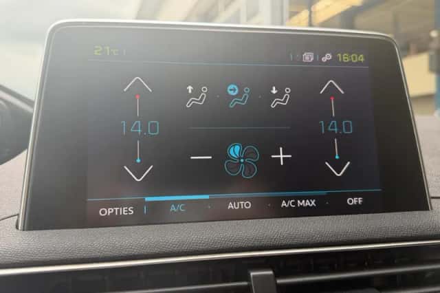 Peugeot 3008 (2020) thumbnail 23