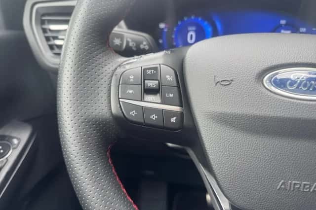 Ford Kuga (2023) thumbnail 14