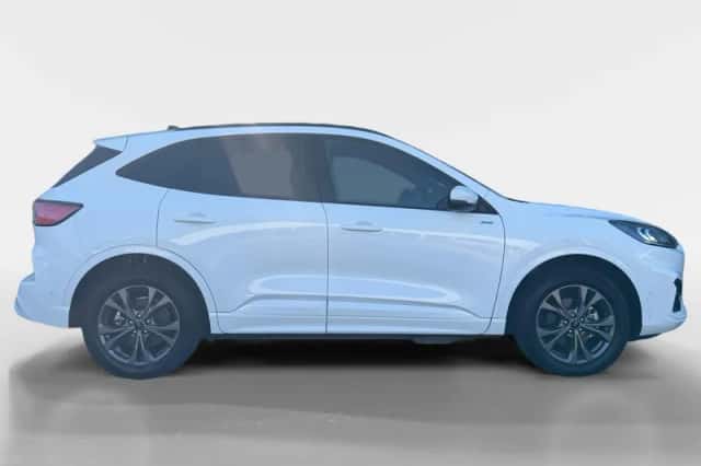 Ford Kuga (2023) thumbnail 6