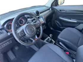 Suzuki Swift (2023) thumbnail 10