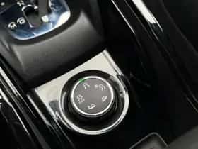 Peugeot 2008 (2016) thumbnail 24