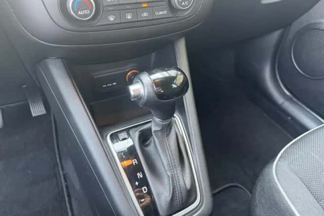Kia Venga (2016) thumbnail 23