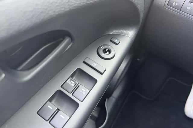 Kia Venga (2016) thumbnail 25