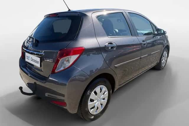 Toyota Yaris (2012) thumbnail 2
