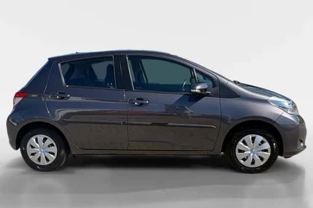 Toyota Yaris (2012) thumbnail 6
