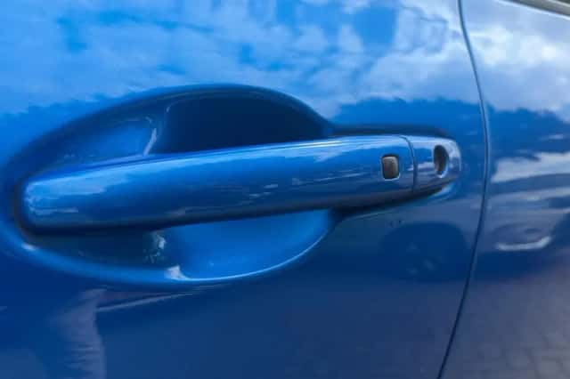 Suzuki Swift (2018) thumbnail 11