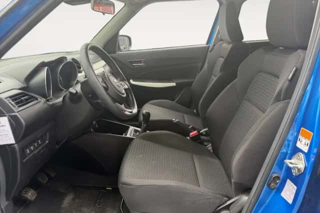 Suzuki Swift (2018) thumbnail 12