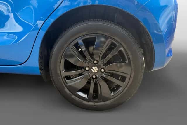 Suzuki Swift (2018) thumbnail 8