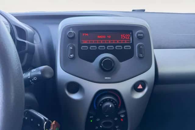 Peugeot 108 (2015) thumbnail 18