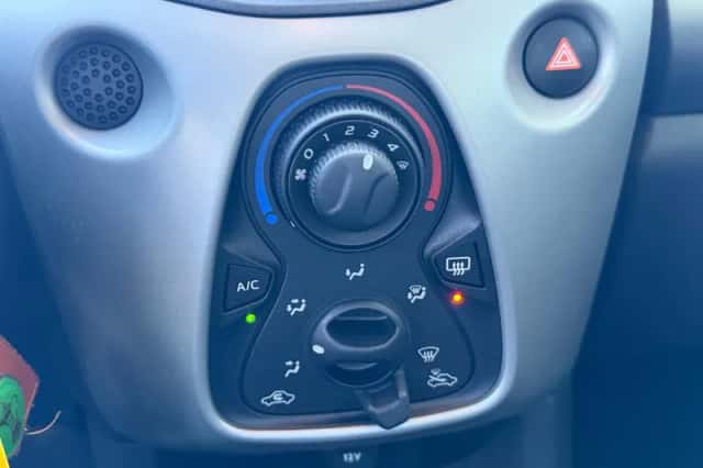 Peugeot 108 (2015) thumbnail 19