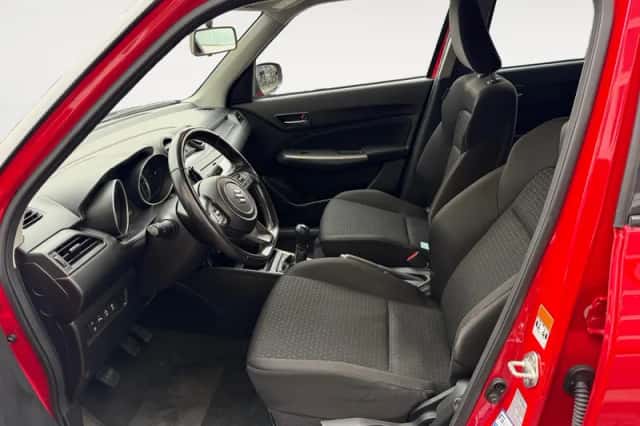 Suzuki Swift (2021) thumbnail 9