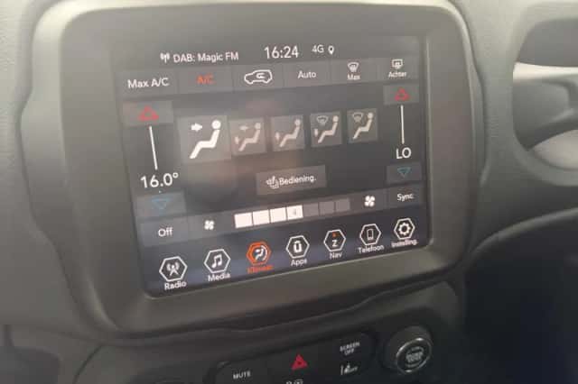 Jeep Renegade (2022) thumbnail 20