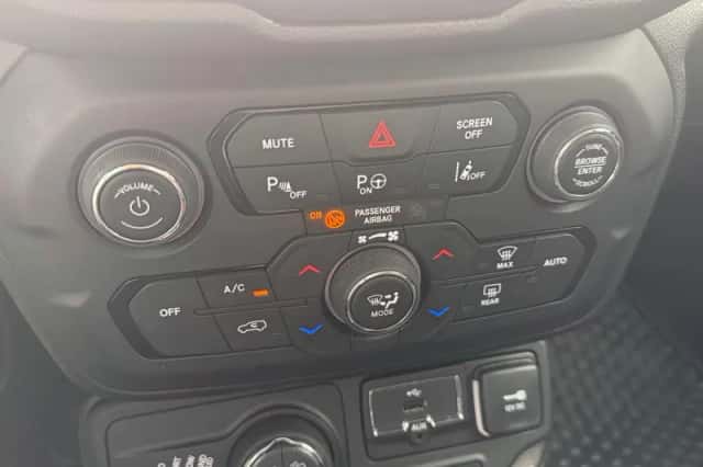 Jeep Renegade (2022) thumbnail 22
