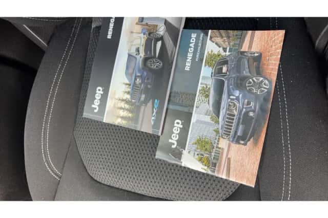 Jeep Renegade (2022) thumbnail 26