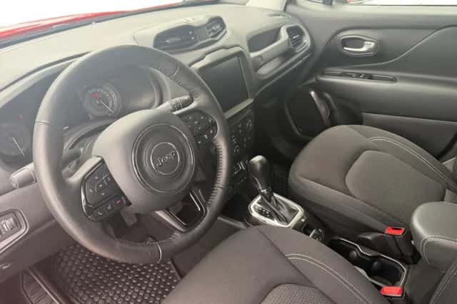 Jeep Renegade (2022) thumbnail 10