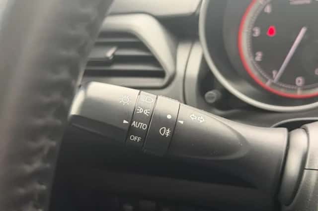 Suzuki Swift (2021) thumbnail 18