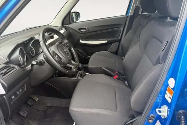 Suzuki Swift (2021) thumbnail 8