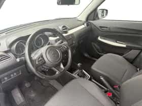Suzuki Swift (2021) thumbnail 9